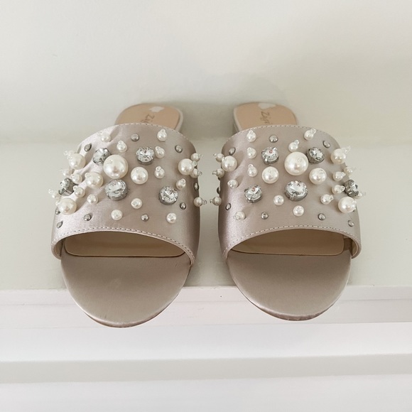 Zigi Soho champagne colored beaded slide. Size 8.5. - Picture 2 of 3